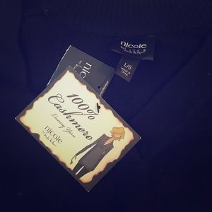 NWT 100% cashmere VNECK sweater